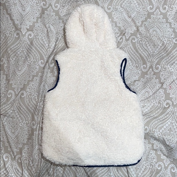 White fluffy vest ☁️ - Picture 2 of 4